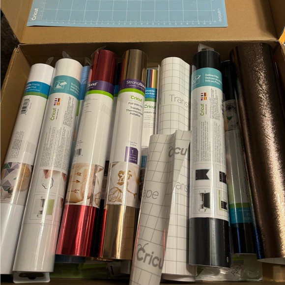 Circut essentials - Picture 2 of 2